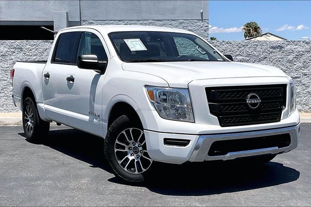 2023 Nissan Titan SV