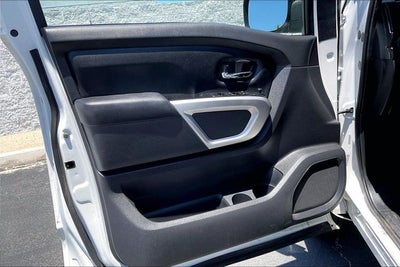 2023 Nissan Titan SV