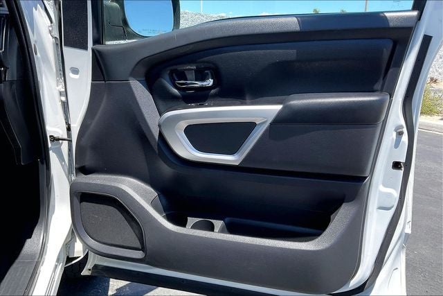 2023 Nissan Titan SV