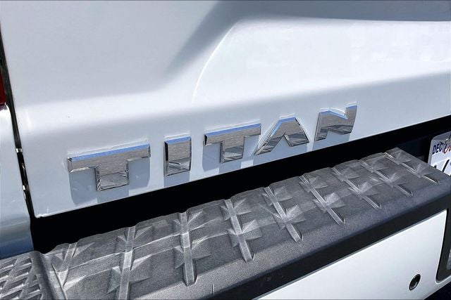 2023 Nissan Titan SV