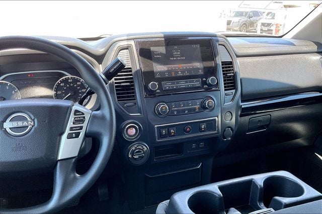 2023 Nissan Titan SV
