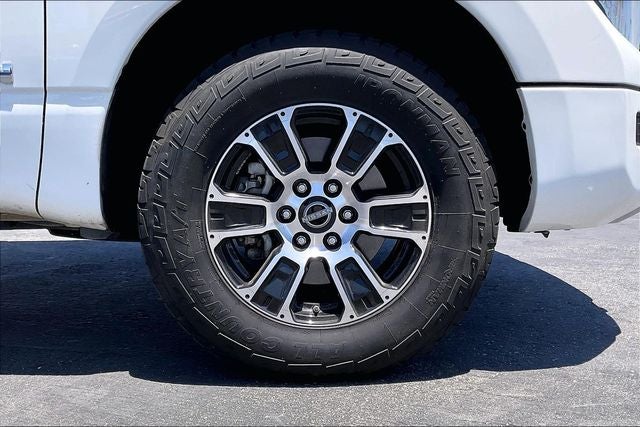 2023 Nissan Titan SV