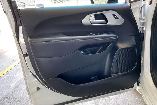 2023 Chrysler Pacifica Hybrid Limited
