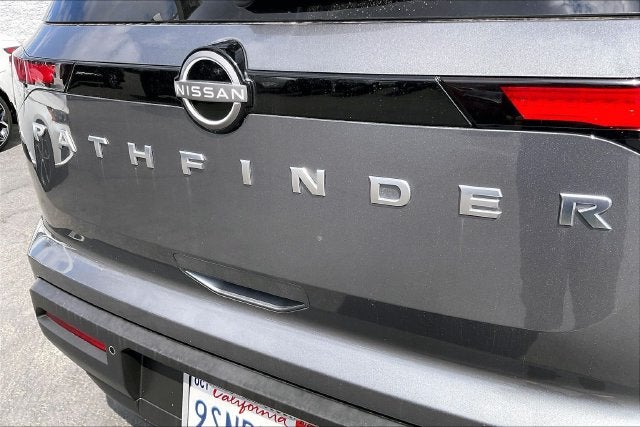 2025 Nissan Pathfinder S