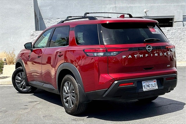2022 Nissan Pathfinder SV