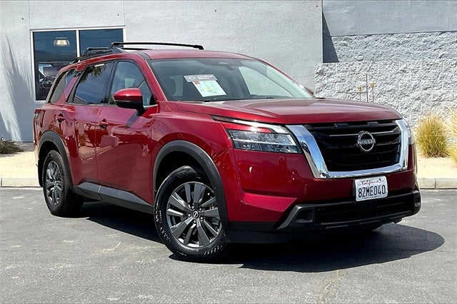 2022 Nissan Pathfinder SV