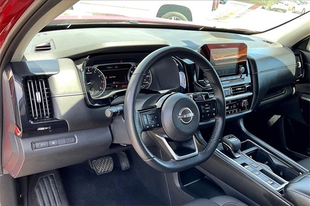 2022 Nissan Pathfinder SV