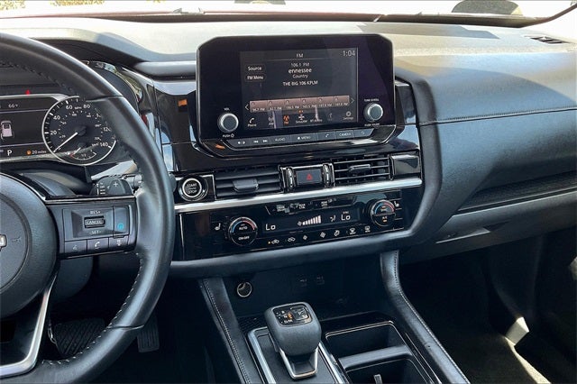 2022 Nissan Pathfinder SV