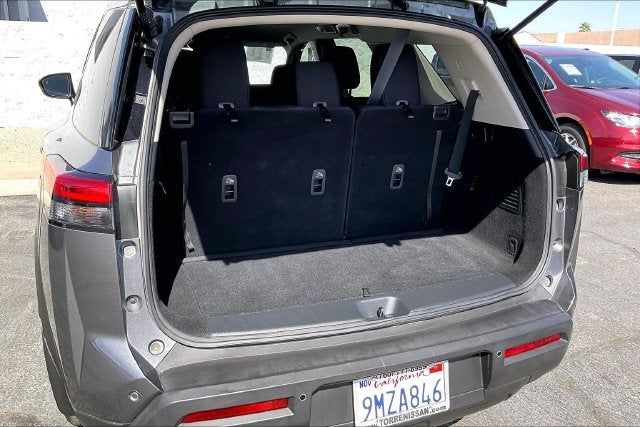 2024 Nissan Pathfinder SV