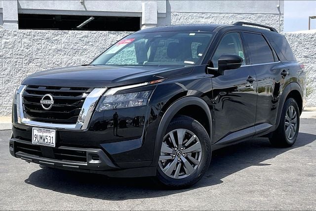 2025 Nissan Pathfinder SV 2WD's photo