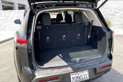 2025 Nissan Pathfinder SV