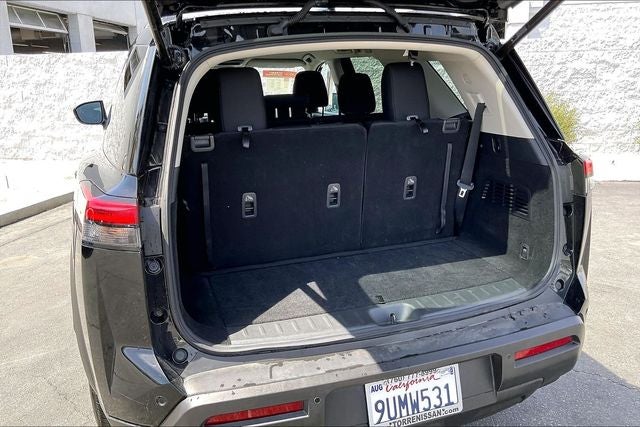 2025 Nissan Pathfinder SV
