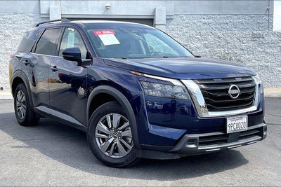 2025 Nissan Pathfinder SV