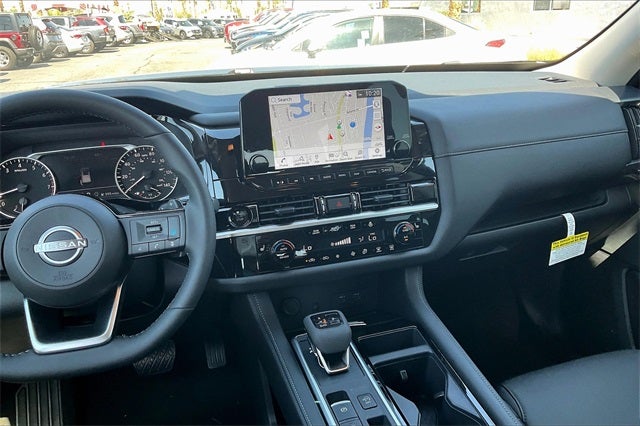 2025 Nissan Pathfinder SL