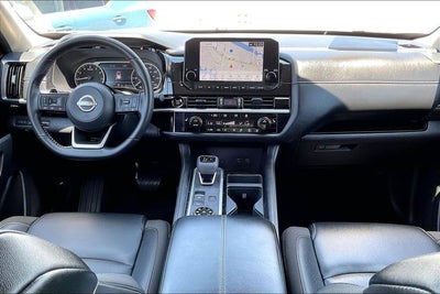 2025 Nissan Pathfinder SL