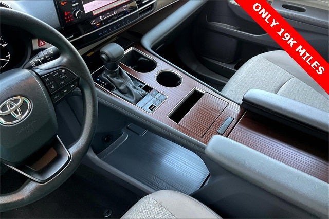 2022 Toyota Sienna LE 8 Passenger