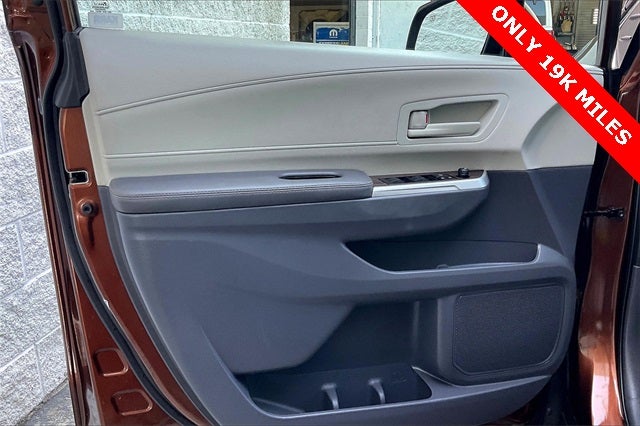 2022 Toyota Sienna LE 8 Passenger