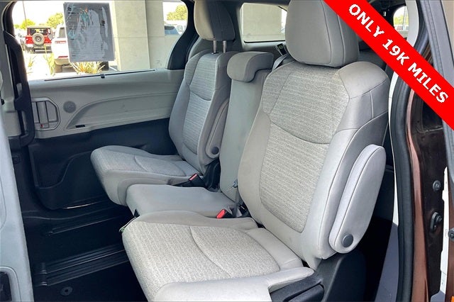 2022 Toyota Sienna LE 8 Passenger