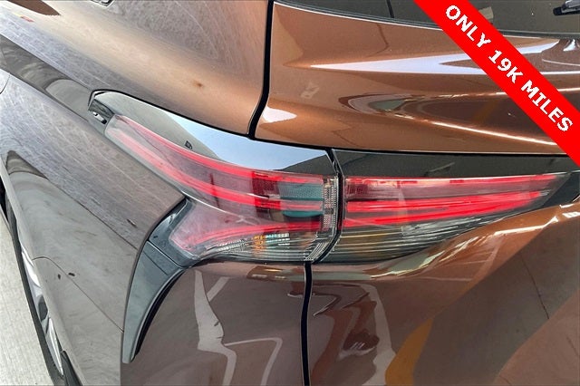 2022 Toyota Sienna LE 8 Passenger