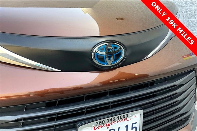 2022 Toyota Sienna LE 8 Passenger