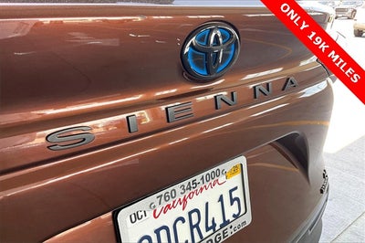 2022 Toyota Sienna LE 8 Passenger