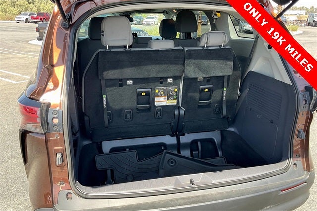 2022 Toyota Sienna LE 8 Passenger