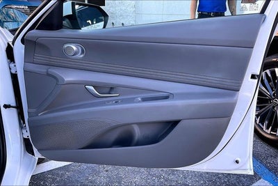 2025 Hyundai Elantra SEL Convenience