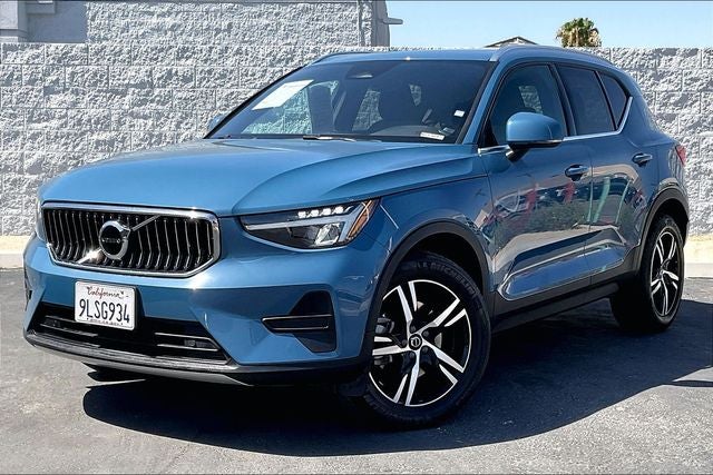 2024 Volvo XC40 B5 Core Dark AWD's photo