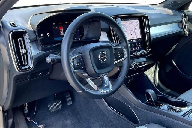 2024 Volvo XC40 B5 Core