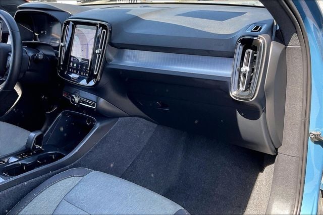 2024 Volvo XC40 B5 Core