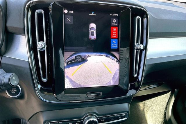 2024 Volvo XC40 B5 Core