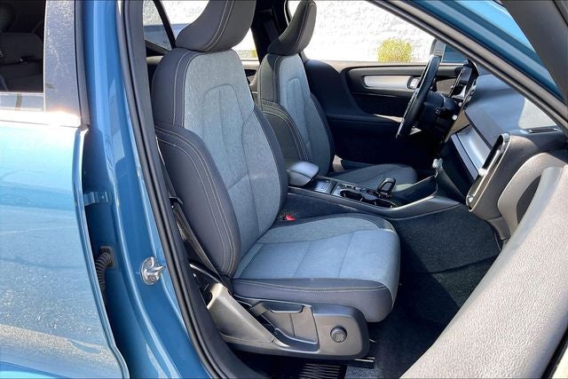 2024 Volvo XC40 B5 Core